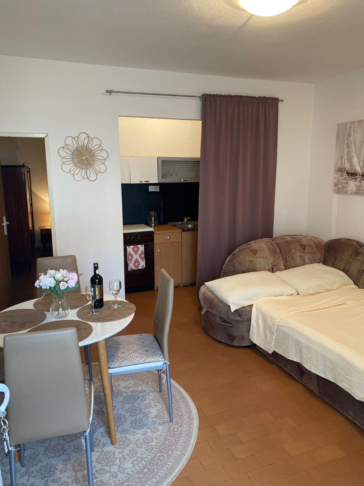 Apartmani Ines Marina Exterior photo