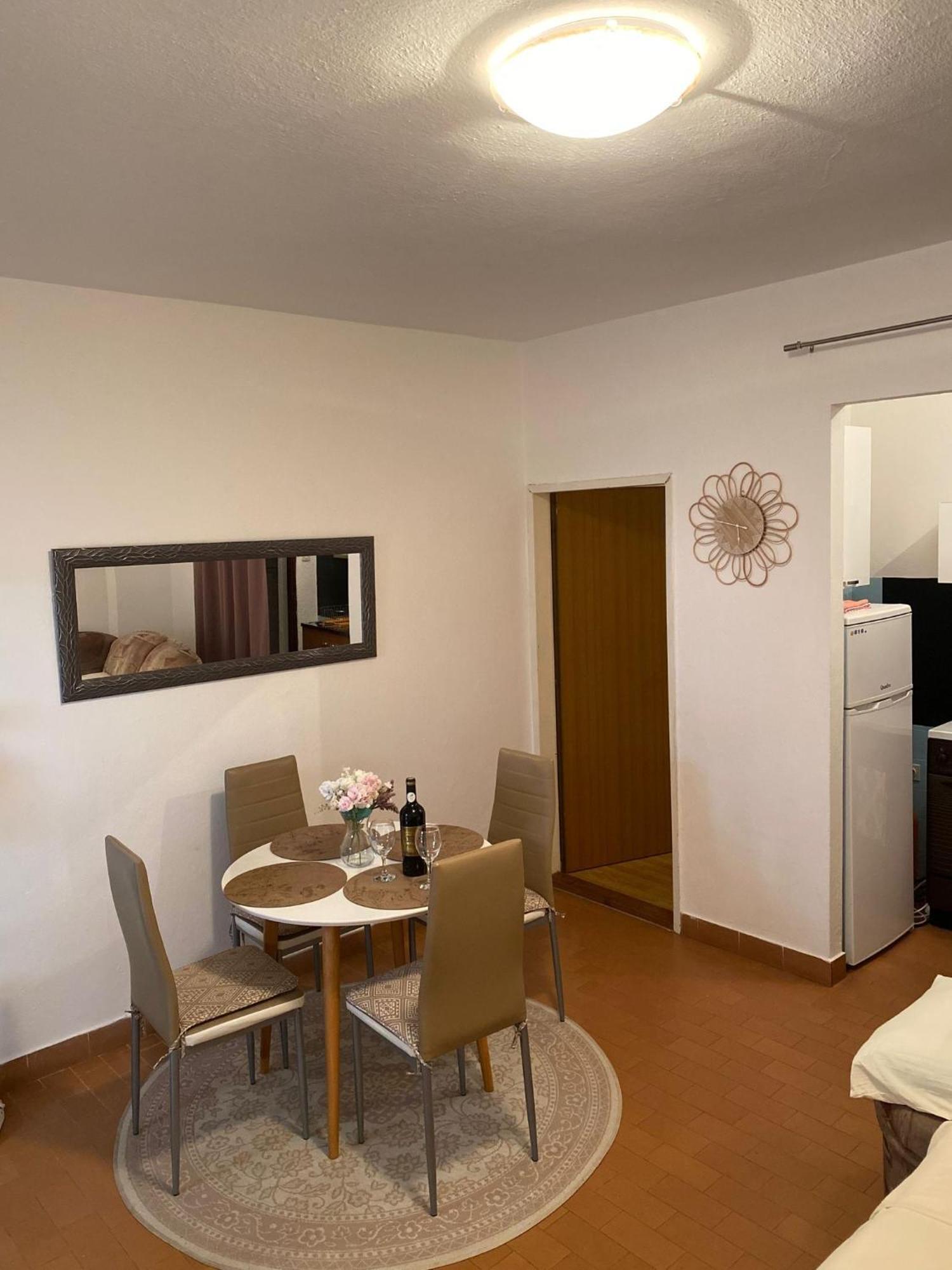 Apartmani Ines Marina Exterior photo